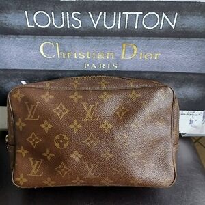 LOUIS VUITTON TROUSSE 23 MONOGRAM.